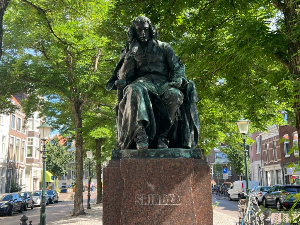 Standbeeld van Baruch Spinoza in Den Haag